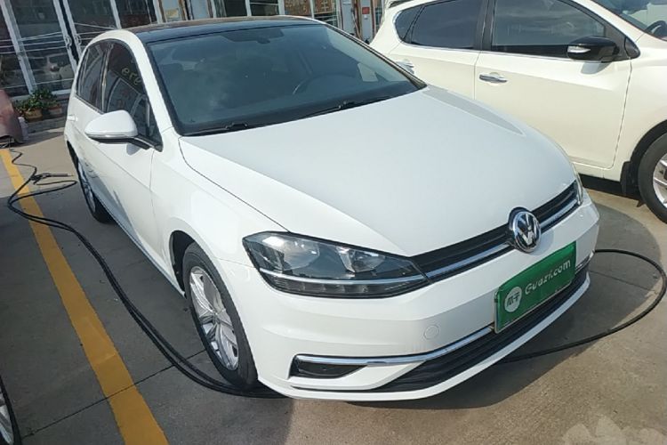 Volkswagen Golf 2019 car image #6