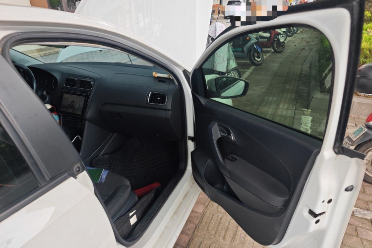 Volkswagen Polo 2019 car image #21