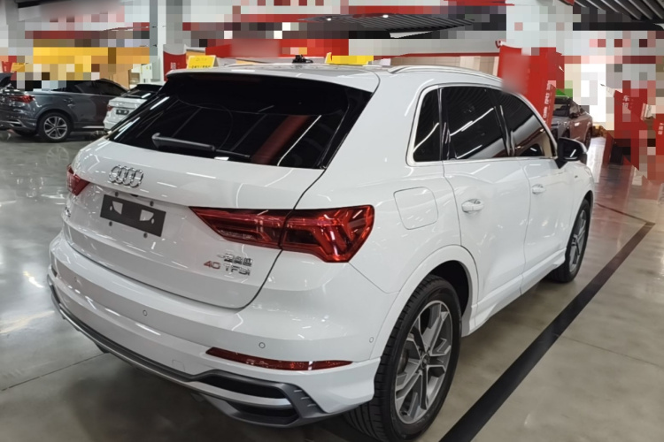 Audi Q3 2022 car image #5