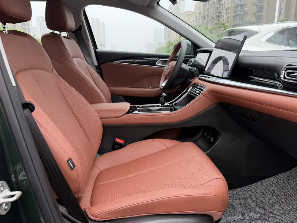 GEELY Emgrand 2025 #14 GEELY Emgrand 2025 car image #14