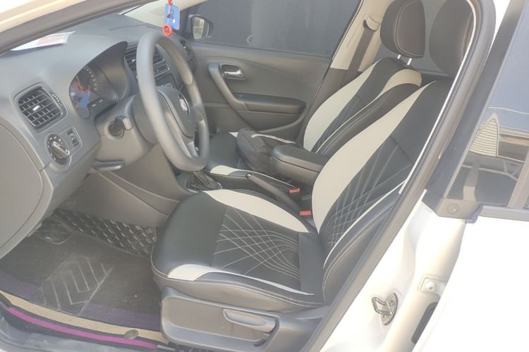 Volkswagen Polo 2018 car image #15