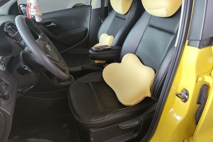 Volkswagen Polo 2015 car image #15