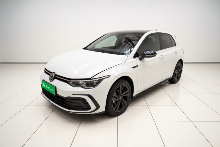 Volkswagen Golf 2022 car image #2