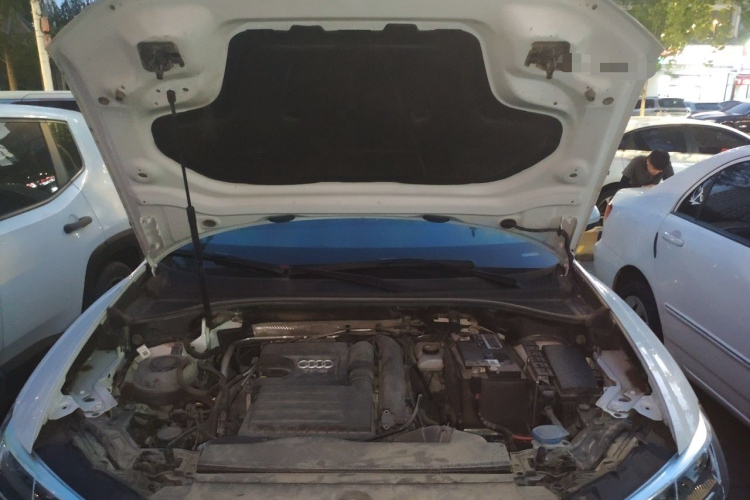 Audi Q3 2022 car image #18