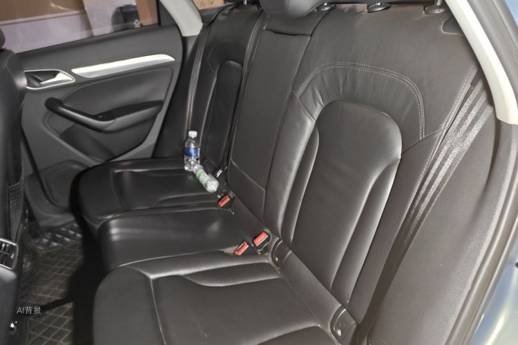 Audi Q3 2015 car image #19