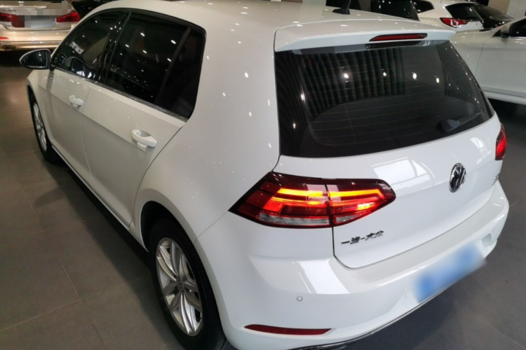 Volkswagen Golf 2019 car image #5