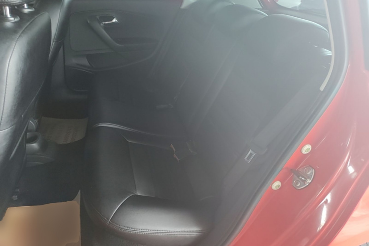 Volkswagen Polo 2016 car image #17