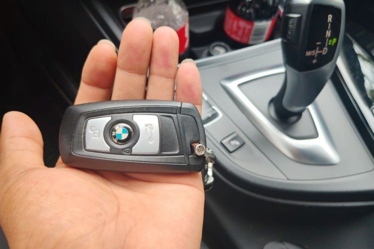 BMW 3 Series 2018 #11 BMW 3 Series 2018 car image #11