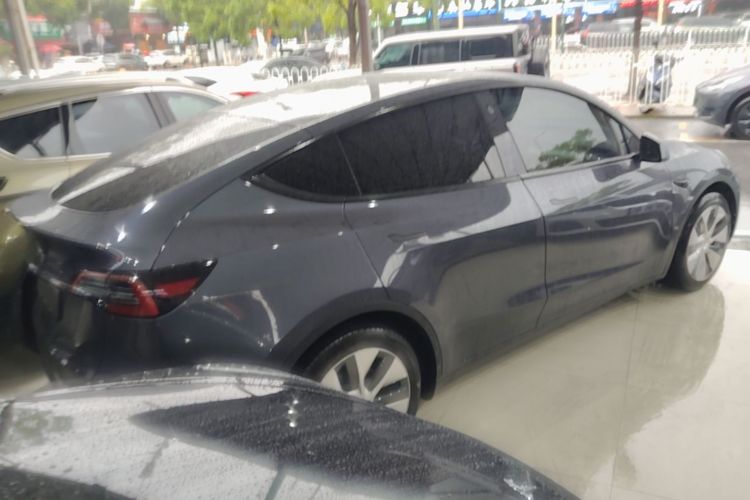 Tesla Model Y 2022 car image #7