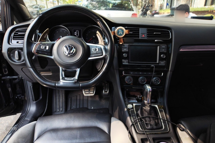 Volkswagen Golf 2018 imagem de carro #11