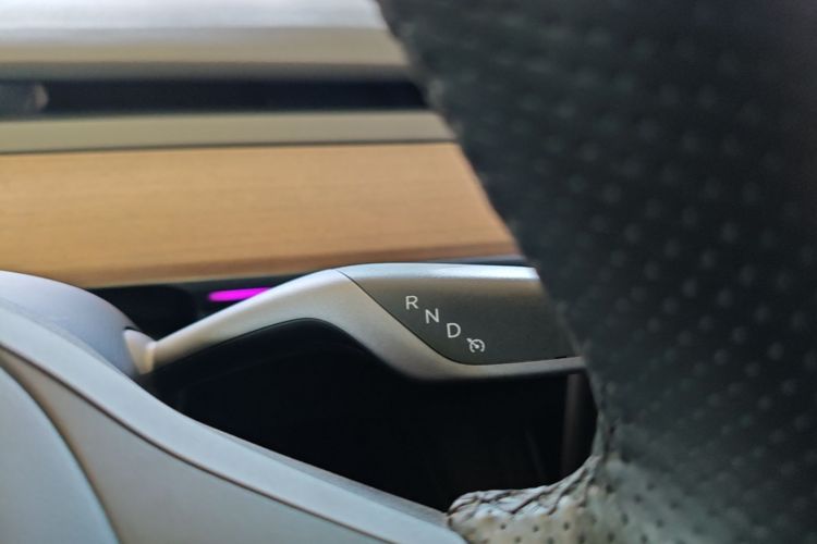 Tesla Model Y 2022 car image #14