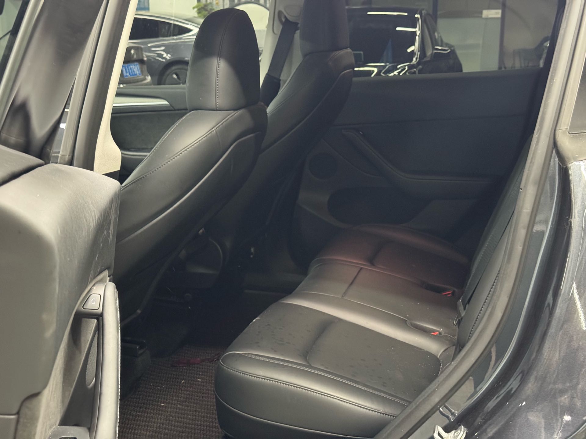 Tesla Model Y 2024 immagine di auto #4