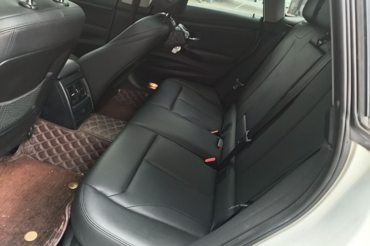 BMW 3 Series GT 2019 #17 BMW 3 Series GT 2019 صورة سيارة #17