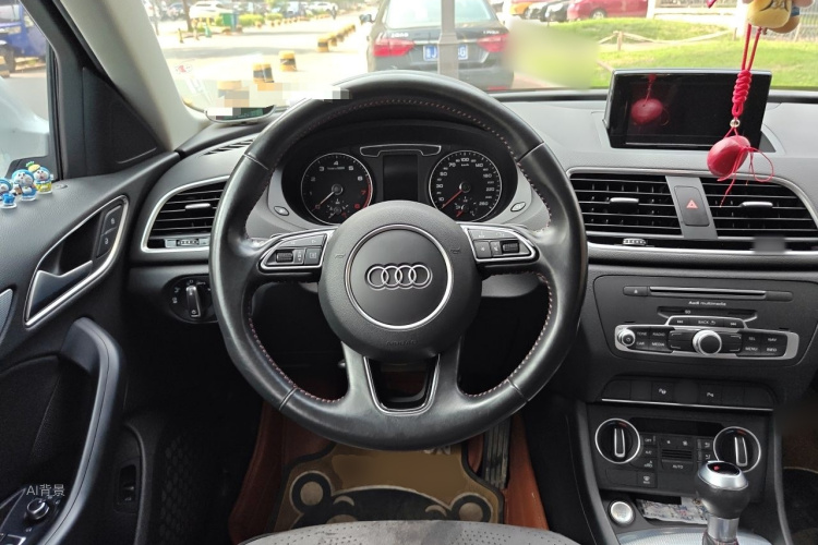 Audi Q3 2016 car image #12
