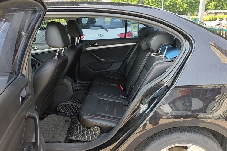 Volkswagen Lavida 2018 car image #17