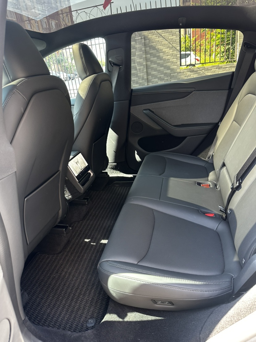 Tesla Model Y 2026 #5 Tesla Model Y 2026 car image #5