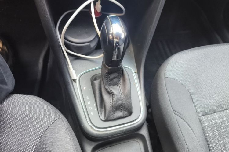 Volkswagen Polo 2014 car image #14