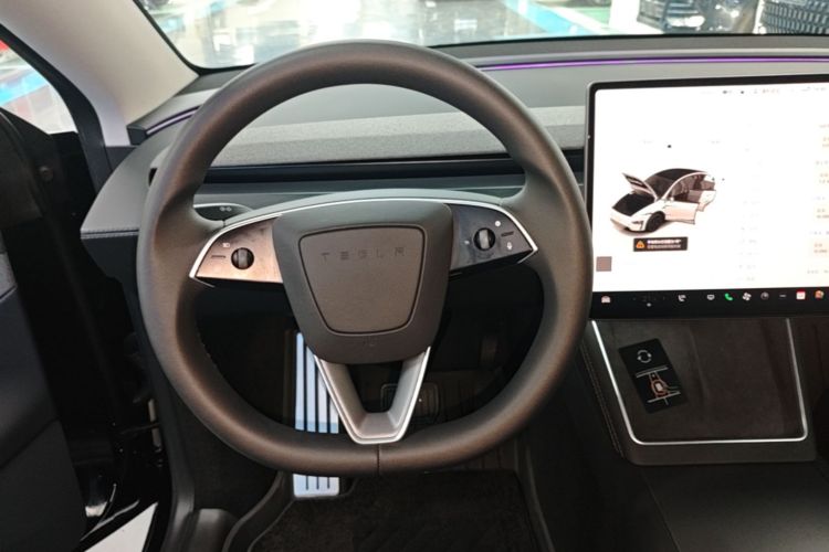 Tesla Model Y 2025 #11 Tesla Model Y 2025 car image #11