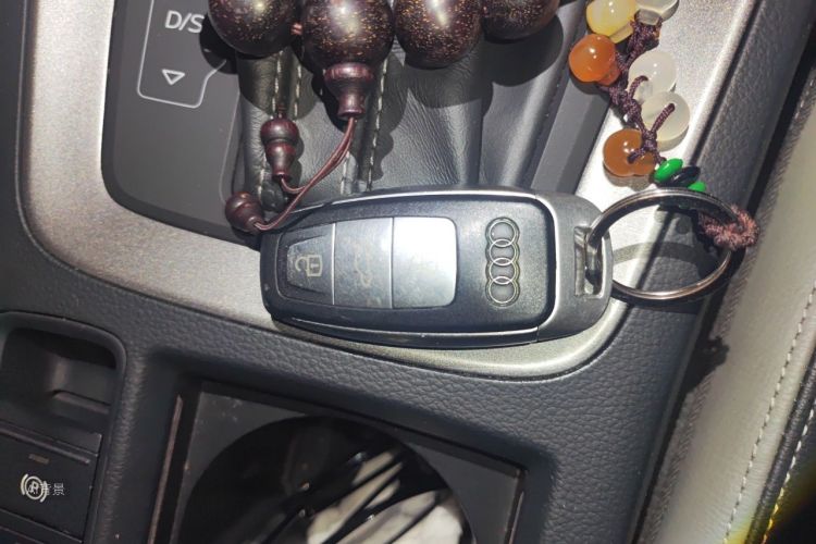 Audi Q3 2020 car image #10