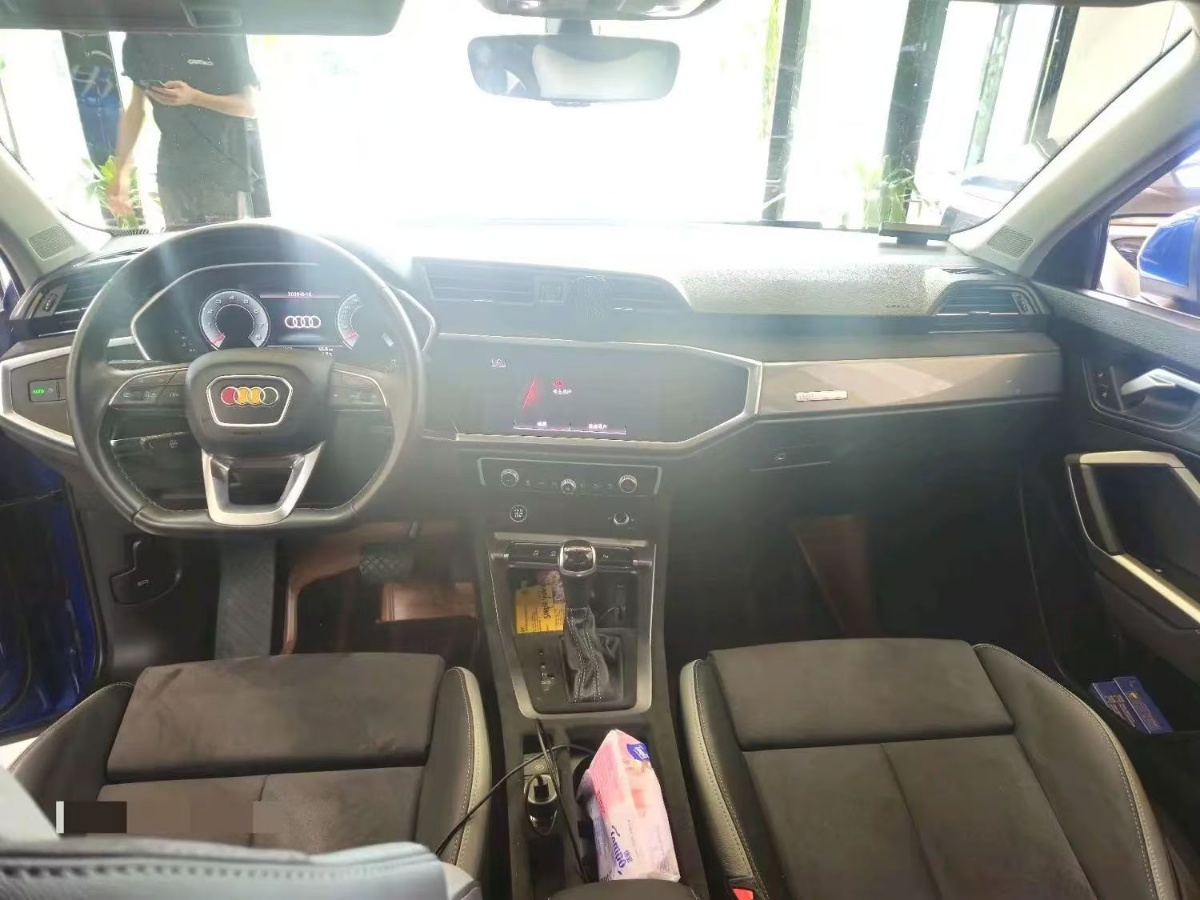 Audi Q3 2023 car image #5