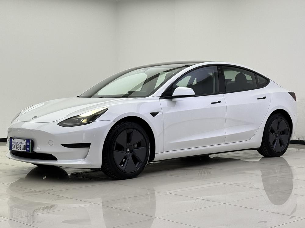 Tesla Model 3 2020 car image 