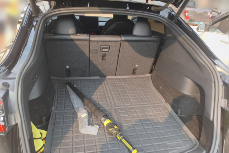 Tesla Model Y 2021 car image #21