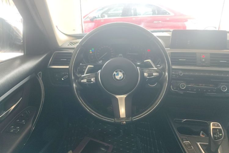 BMW 3 Series 2018 car image #25