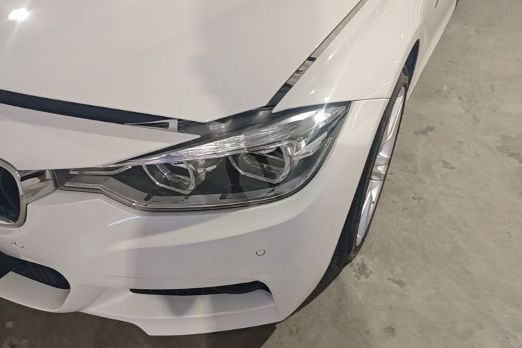 BMW 3 Series 2018 car image #28