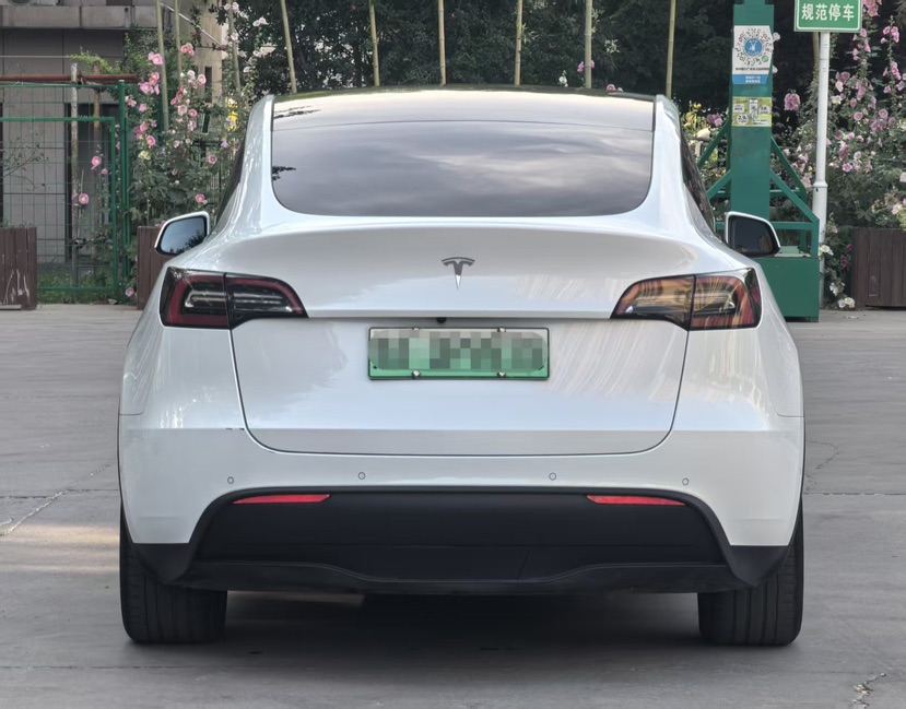 Tesla Model Y 2022 car image #7