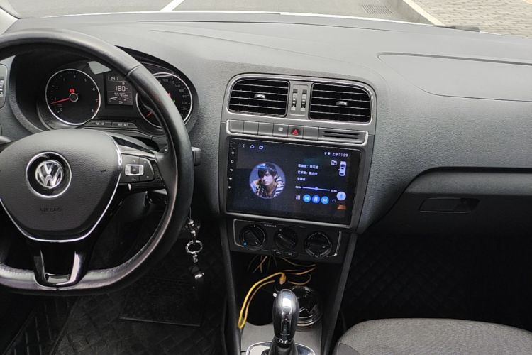 Volkswagen Polo 2017 car image #13