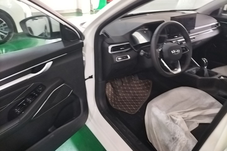 GEELY Emgrand 2026 car image #16