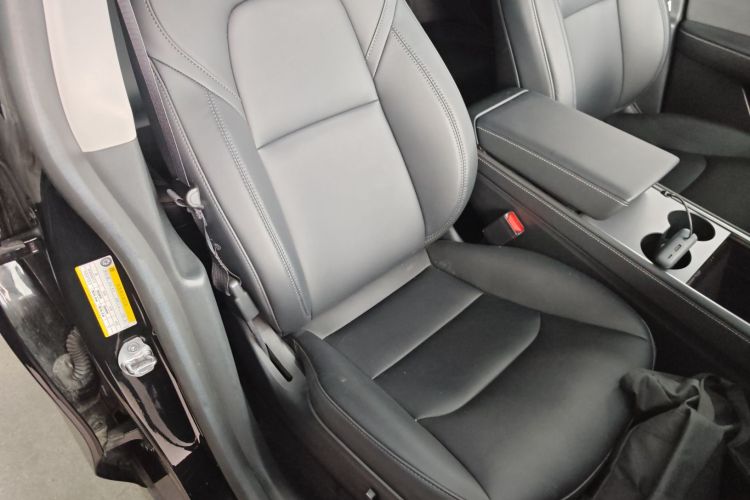 Tesla Model Y 2023 car image #27