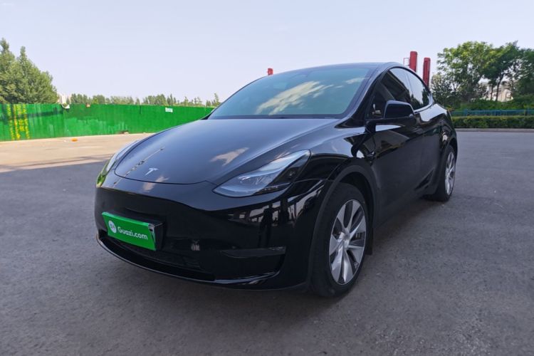 Tesla Model Y 2023 immagine di auto #2
