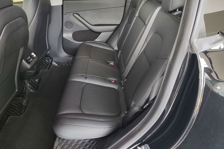 Tesla Model Y 2022 car image #13
