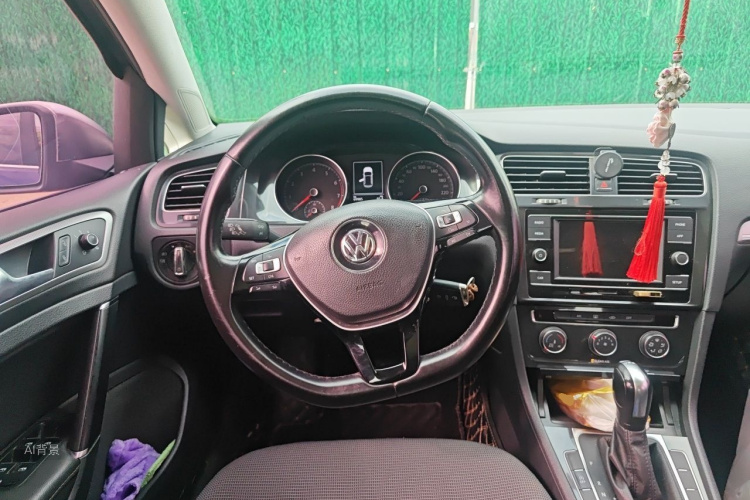 Volkswagen Golf 2018 car image #12