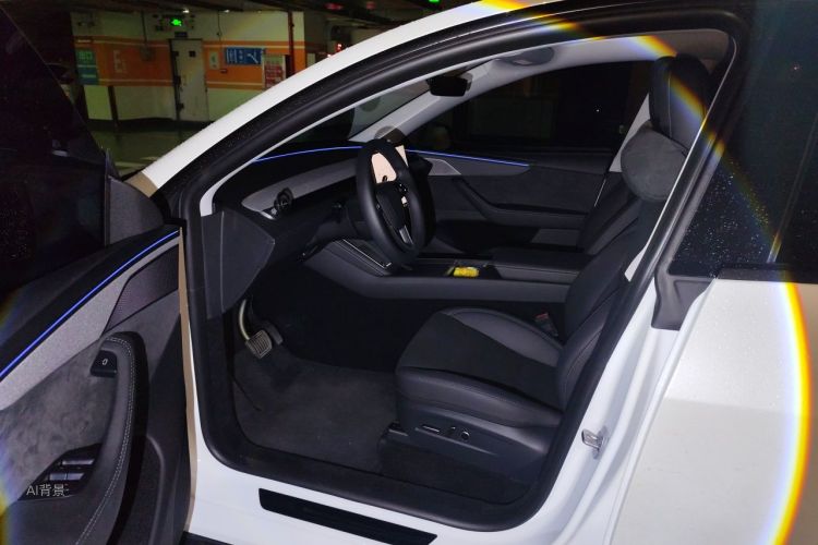 Tesla Model Y 2025 car image #18