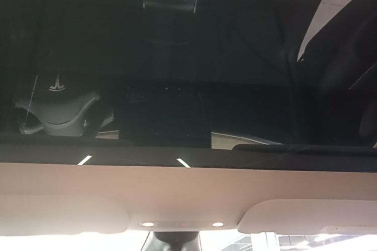 Tesla Model Y 2021 car image #18