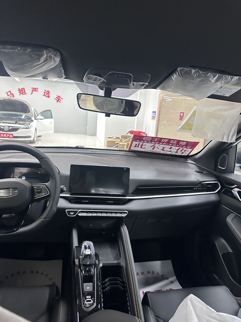 GEELY Coolray 2026 car image #2