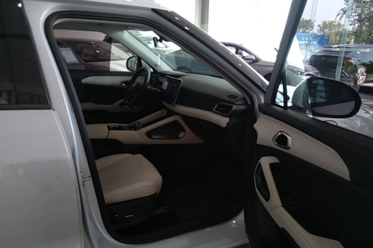 BYD YuanUP 2024 #24 BYD YuanUP 2024 car image #24
