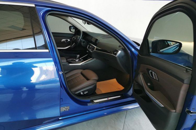 BMW 3 Series 2020 car image #19
