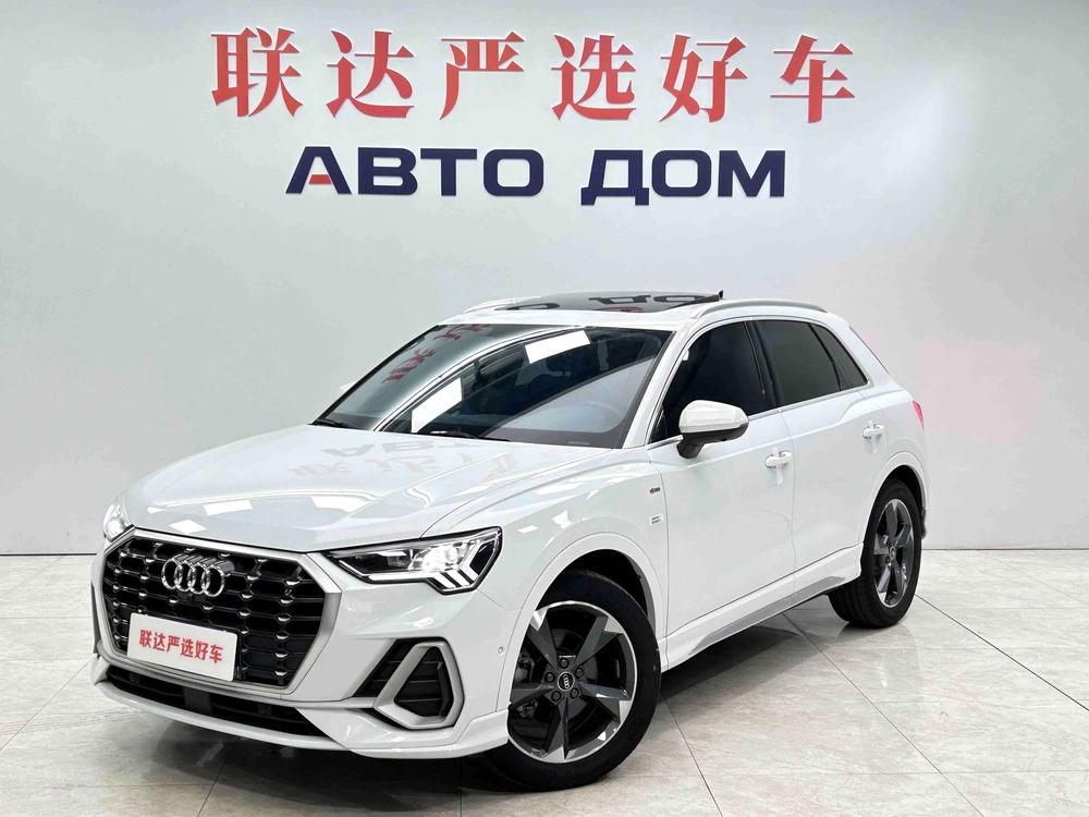 Audi Q3 2022 صورة سيارة 