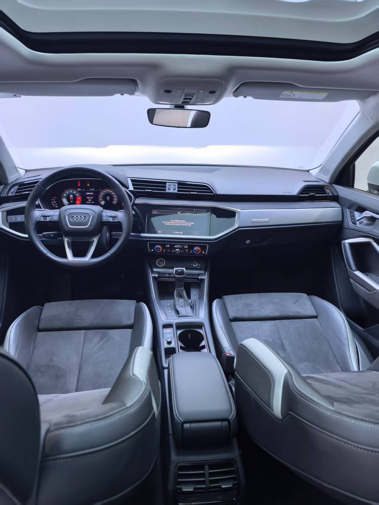 Audi Q3 2022 car image #13
