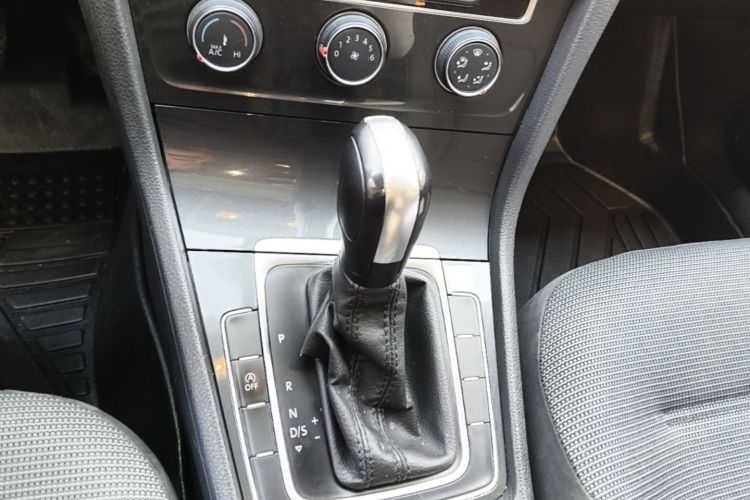 Volkswagen Golf 2019 #14 Volkswagen Golf 2019 car image #14