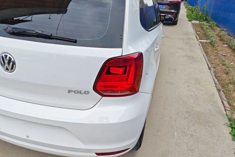 Volkswagen Polo 2016 car image #8