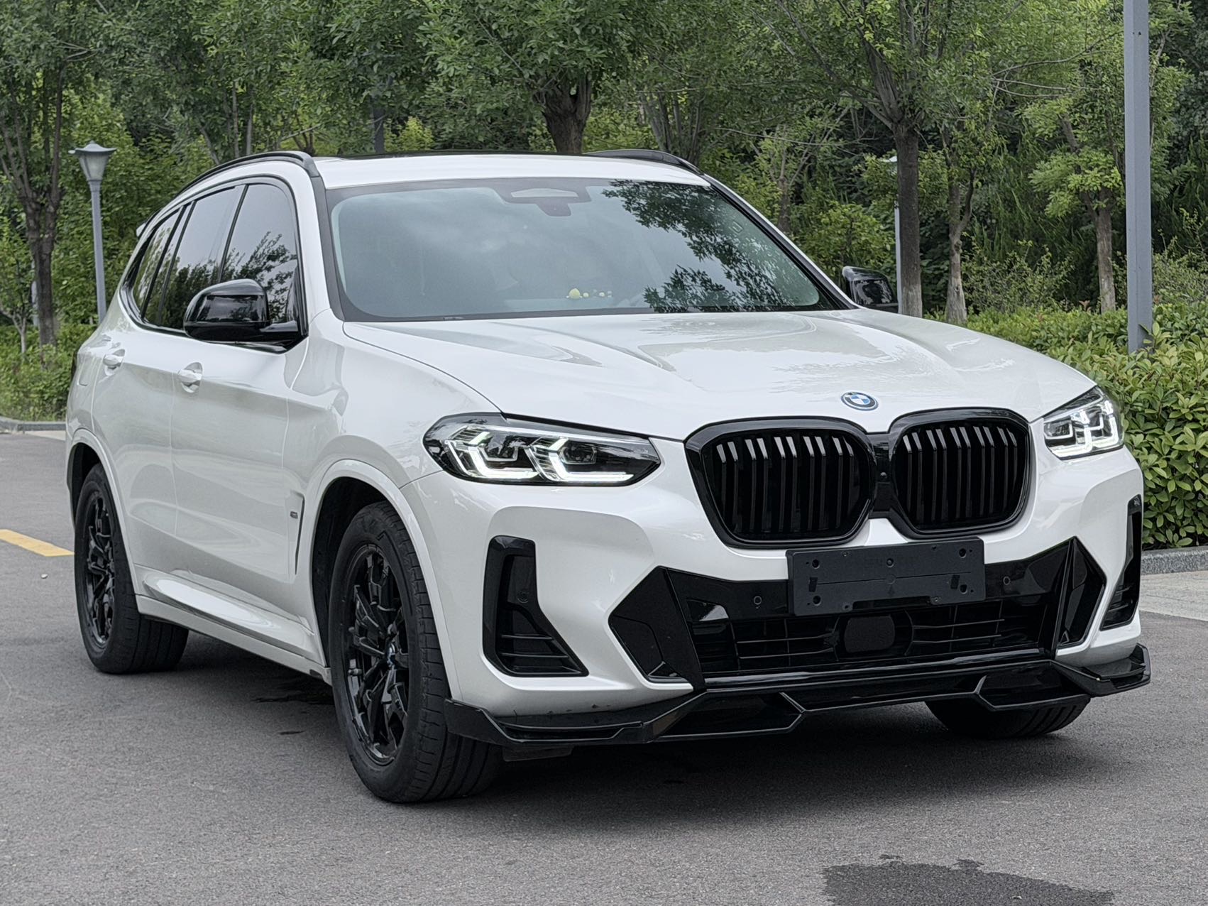 BMW iX3 2024 car image #3