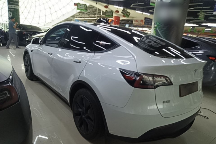 Tesla Model Y 2024 #5 Tesla Model Y 2024 car image #5