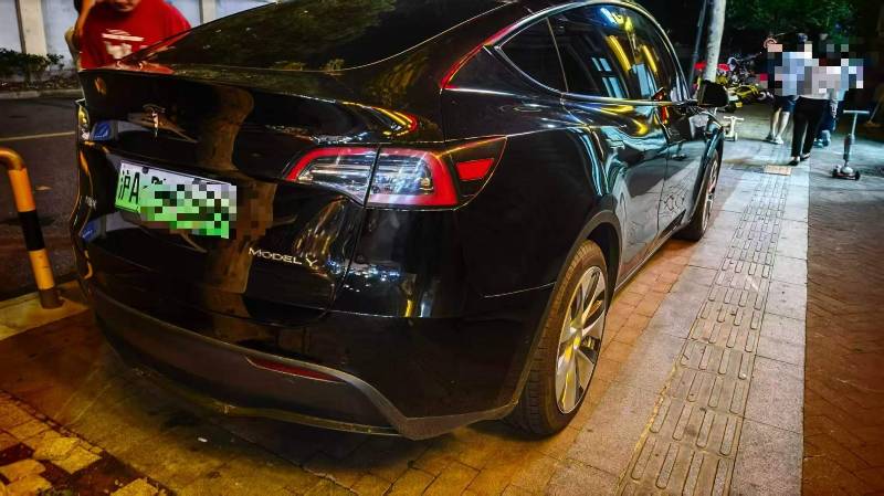 Tesla Model Y 2023 #8 Tesla Model Y 2023 car image #8