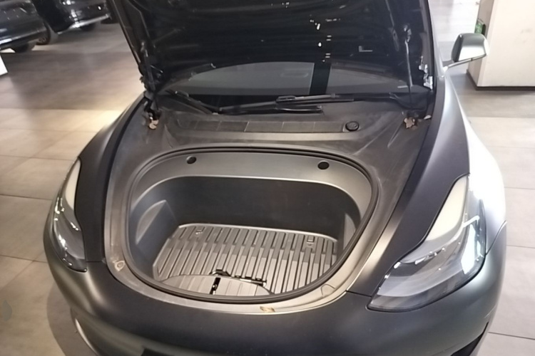 Tesla Model 3 2023 car image #20