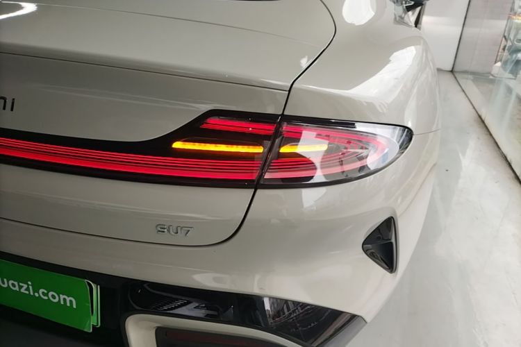 MI SU7 2025 car image #8