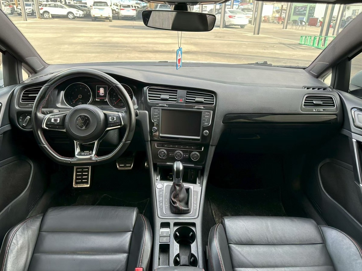 Volkswagen GolfGTI 2018 car image #5